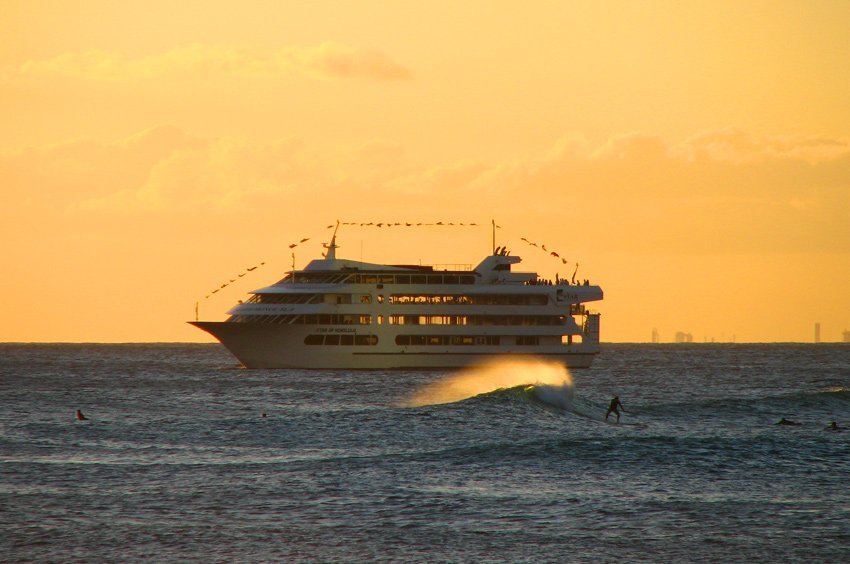 Sunset dinner cruise ship