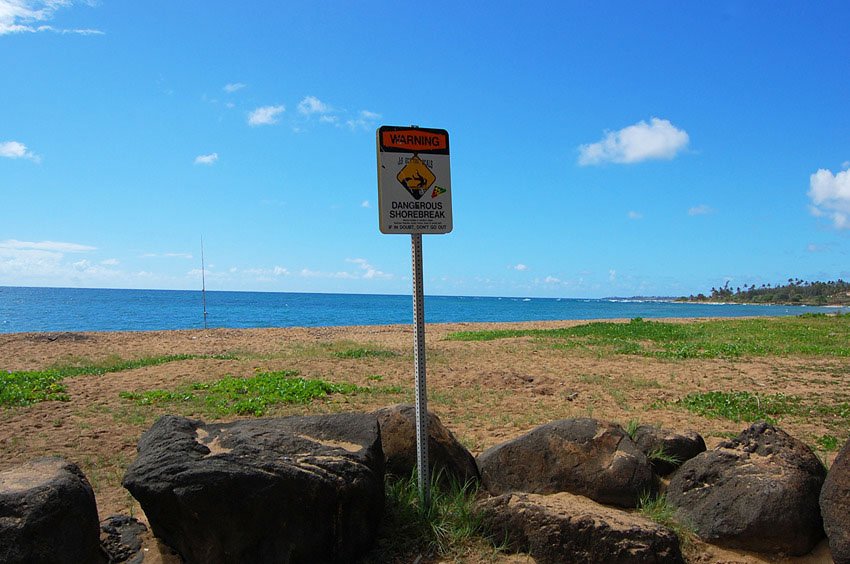 Dangerous shorebreak warning sign