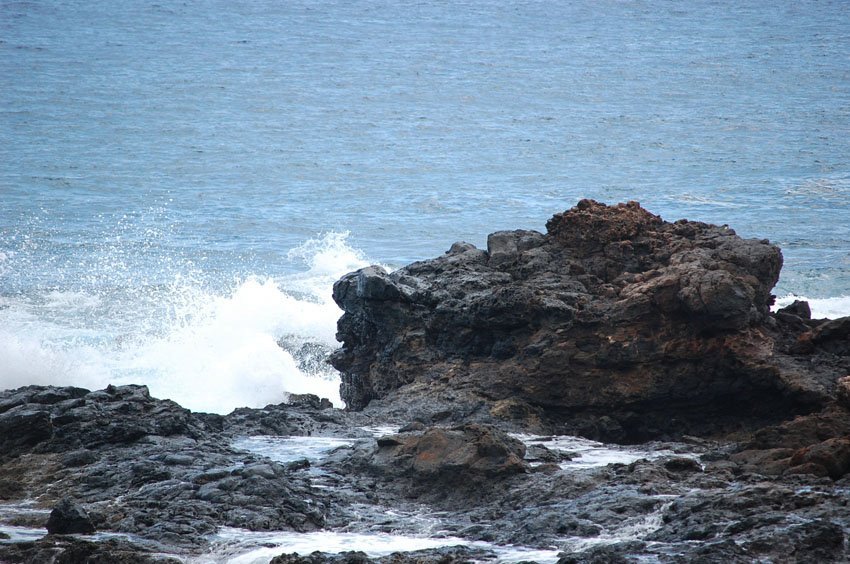 Splashing wave near Huawai Bay