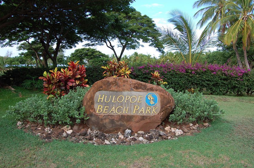 Hulopo'e Beach Park sign