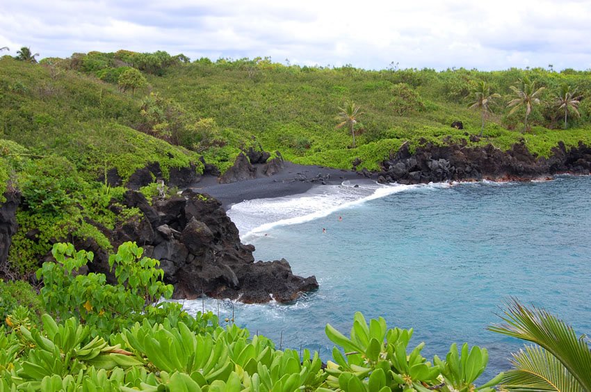 Wai'anapanapa Black Sand Beach