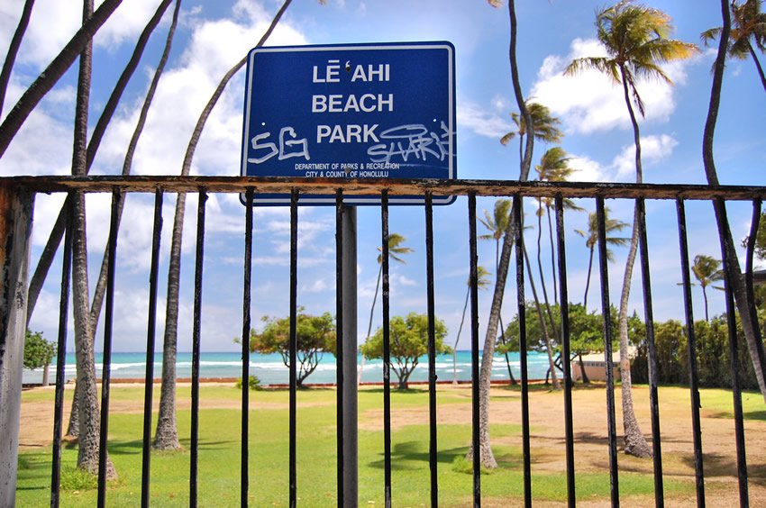 Le'ahi Beach Park sign