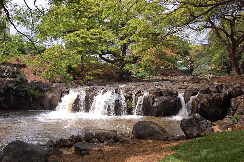 Waikahalulu Waterfall