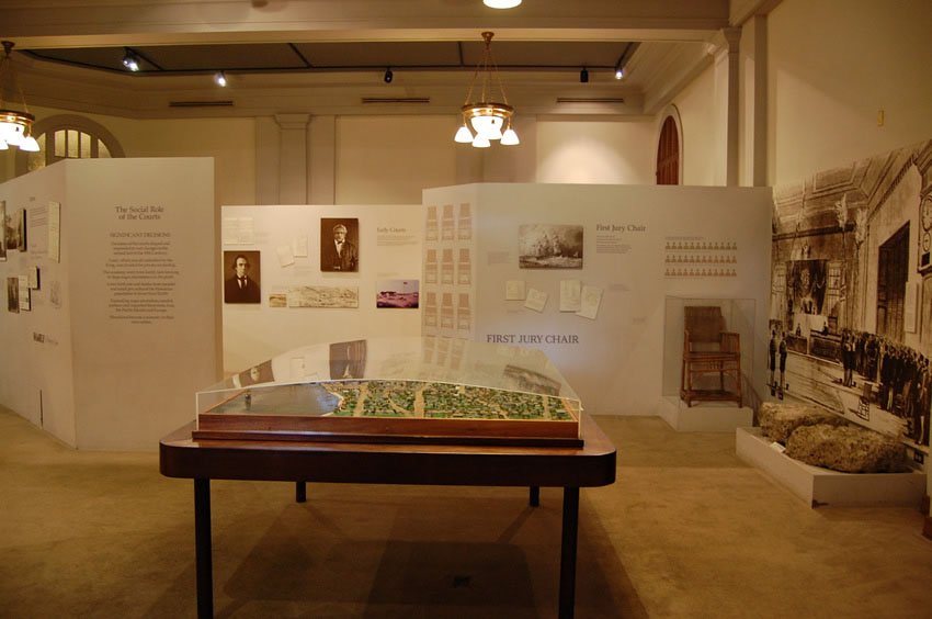 Ali'iolani Hale exhibits