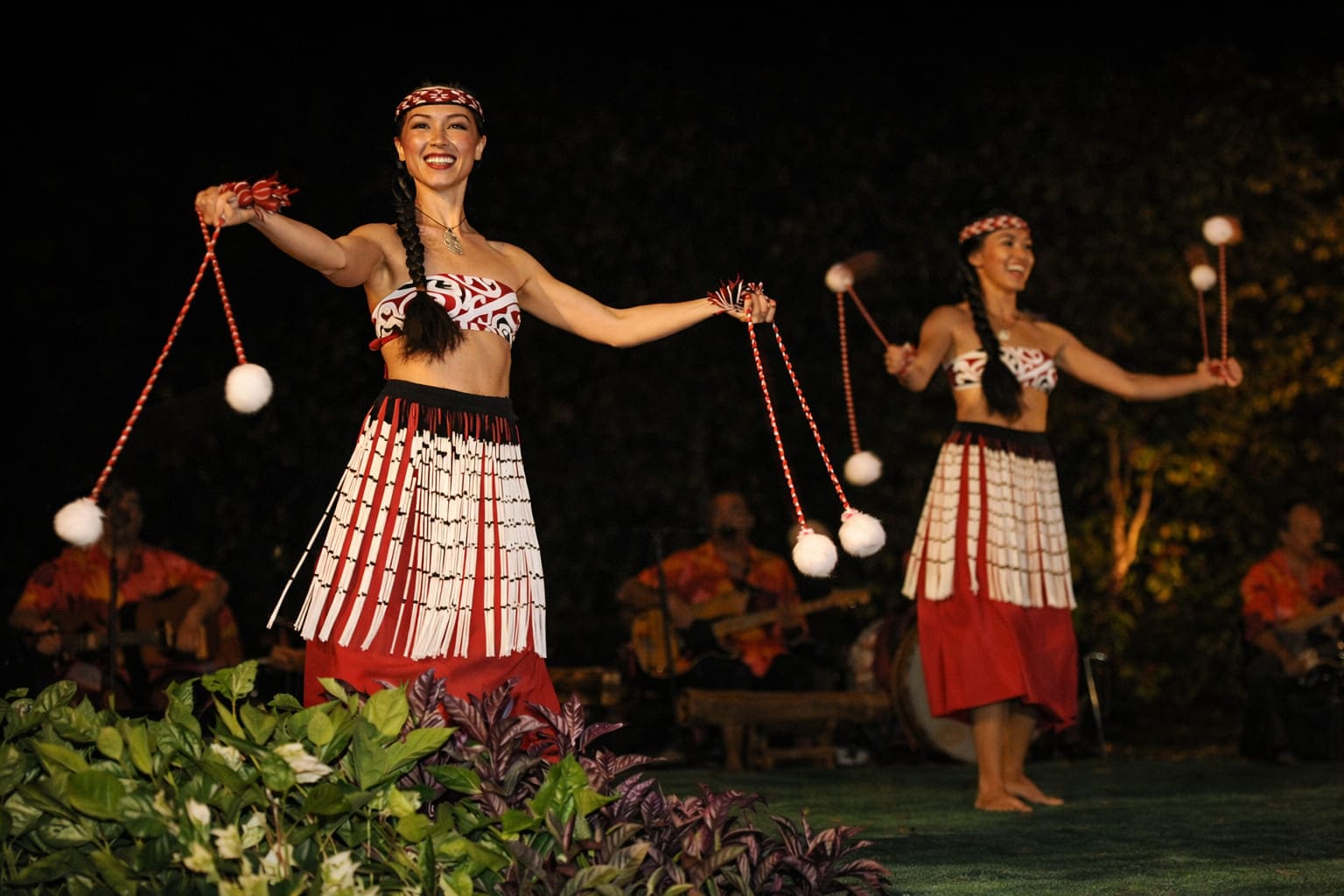 Hawaii luau sunset show