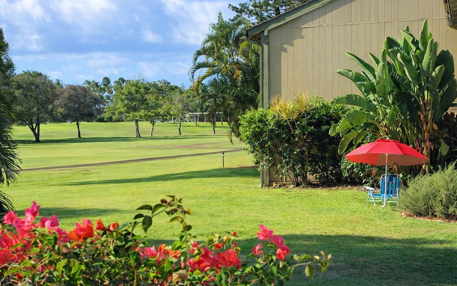 A garden setting for a Hawaii vacation rental