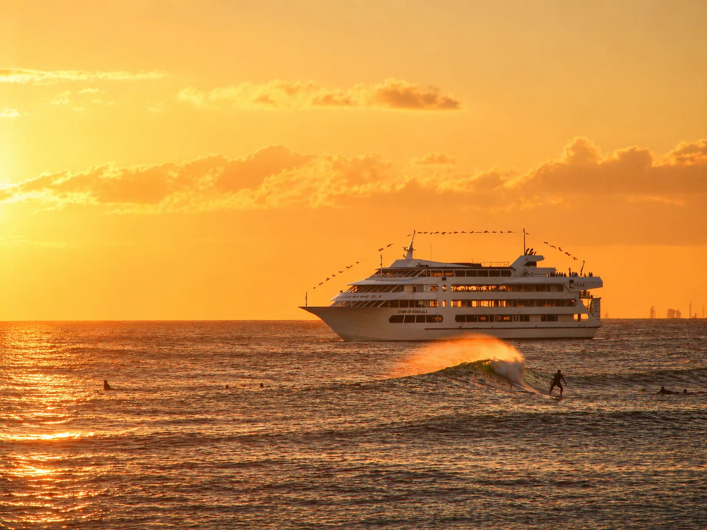 How to Choose the Best Hawaii Dinner Cruise