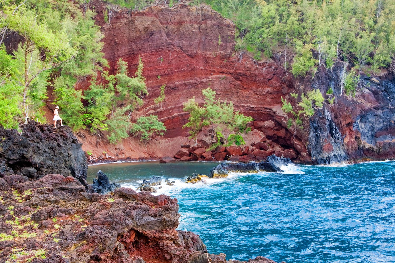 Kaihalulu (Red Sand) Beach