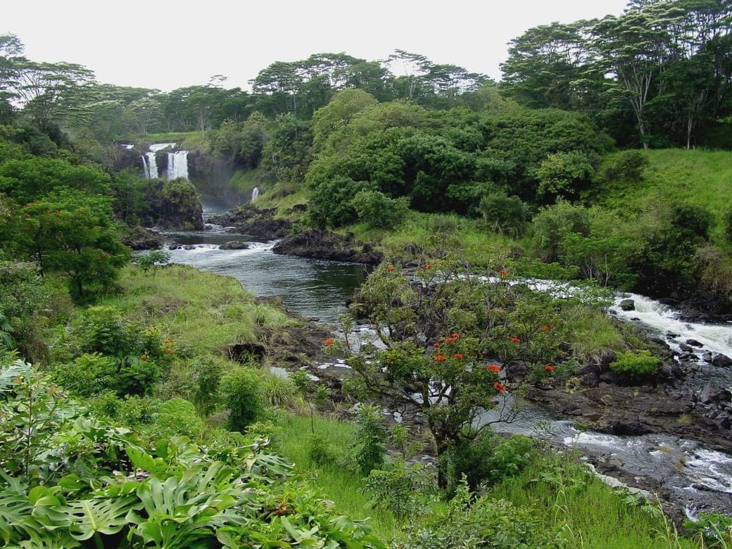 Pe'epe'e Falls and Boiling Pots
