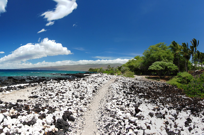 Holoholokai Beach