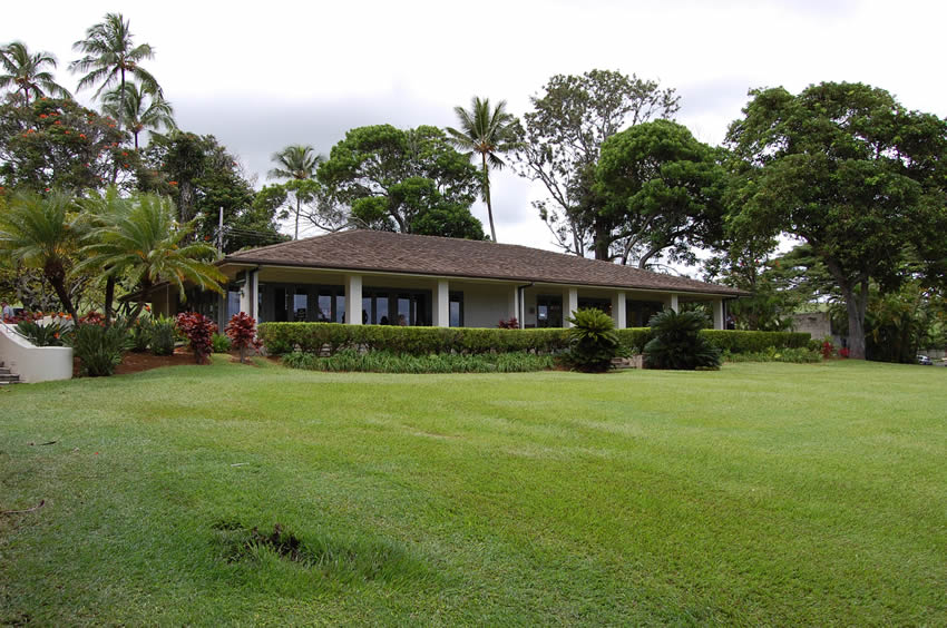 Hotel Hana Grounds