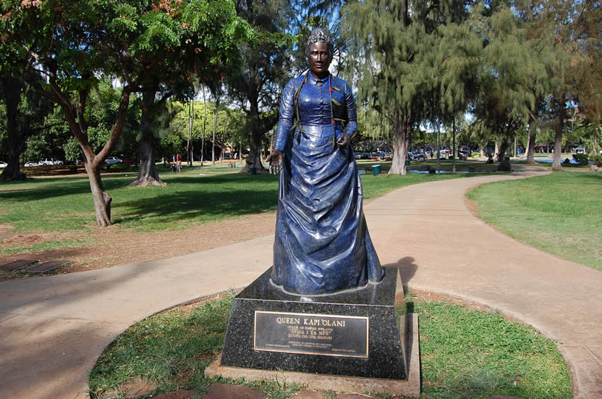 Queen Kapiolani Statue