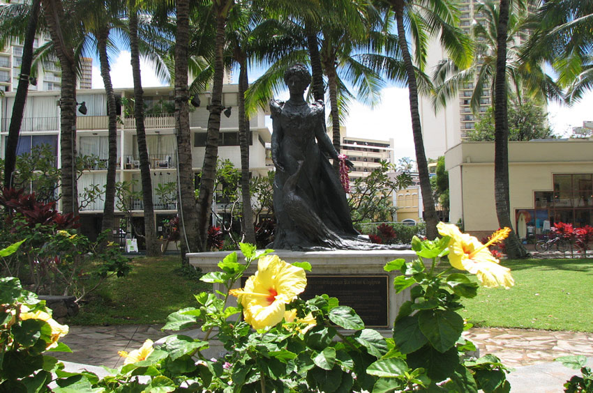 Hawaiian Queen Statue